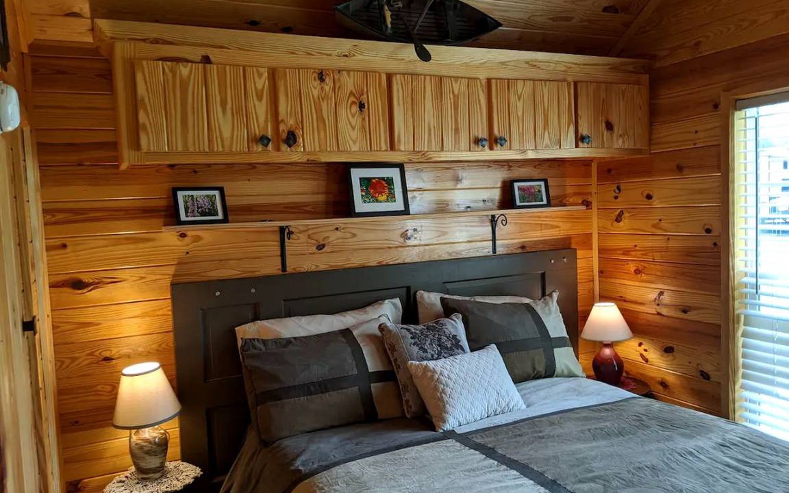 Photo of Bedroom in Tuckasegee