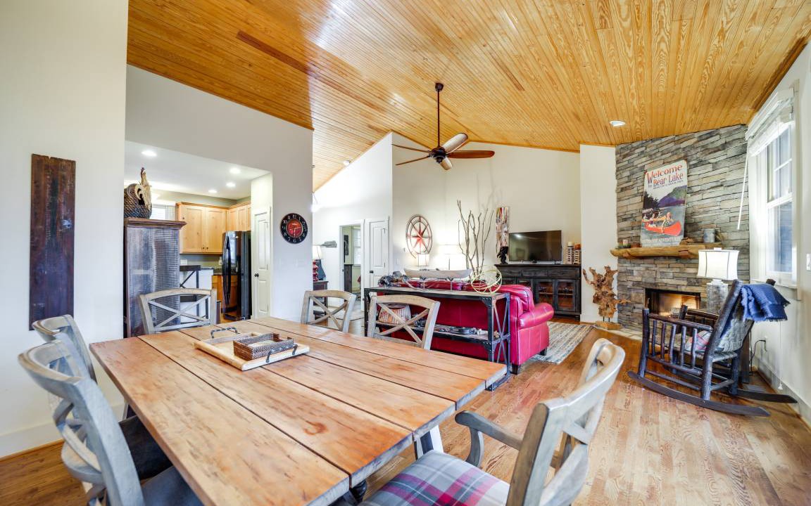 Photo of Livingroom in Bear Lake Reserve
