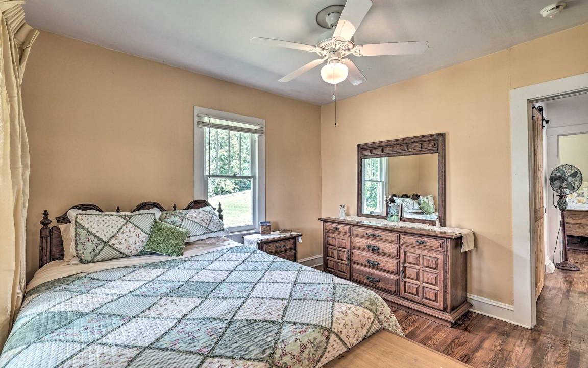 Photo of Bedroom in Bakersville