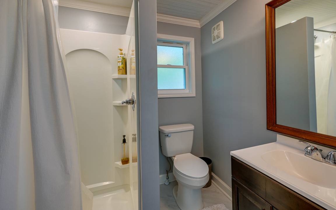 Photo of Bathroom in Lindley Park