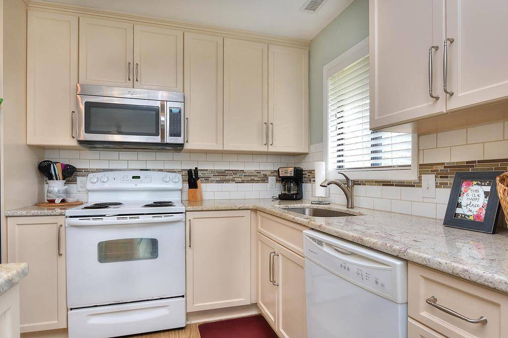 Photo of Kitchen in Caswell Beach