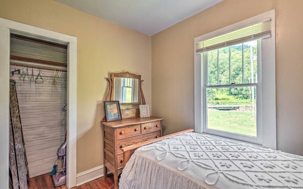 Photo of Bedroom in Bakersville