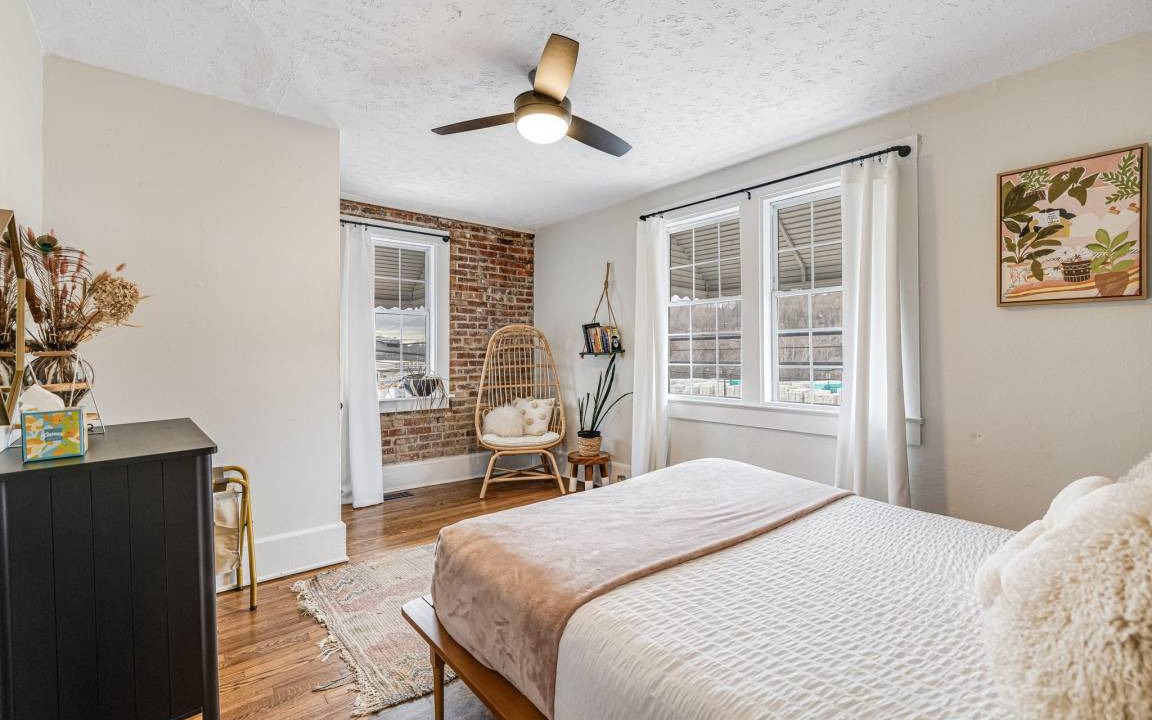 Photo of Bedroom in Woodfin