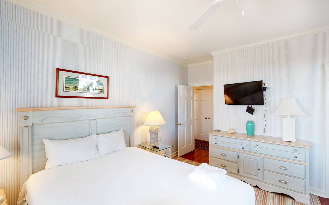 Photo of Bedroom in Corolla Light