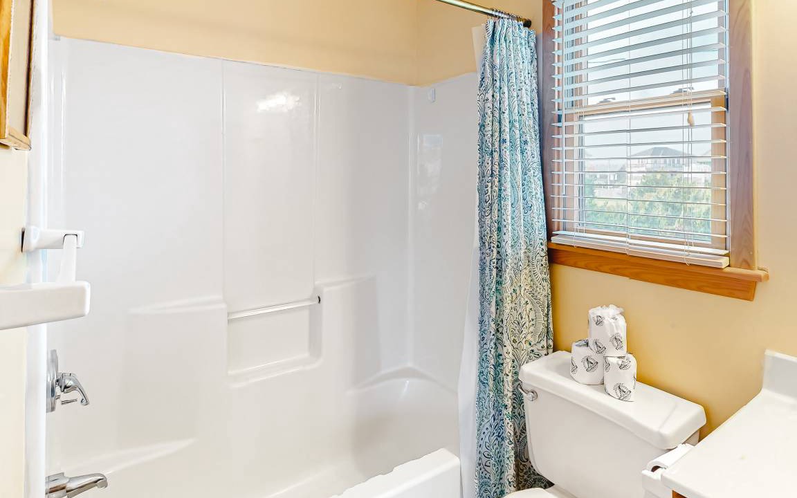 Photo of Bathroom in Waves
