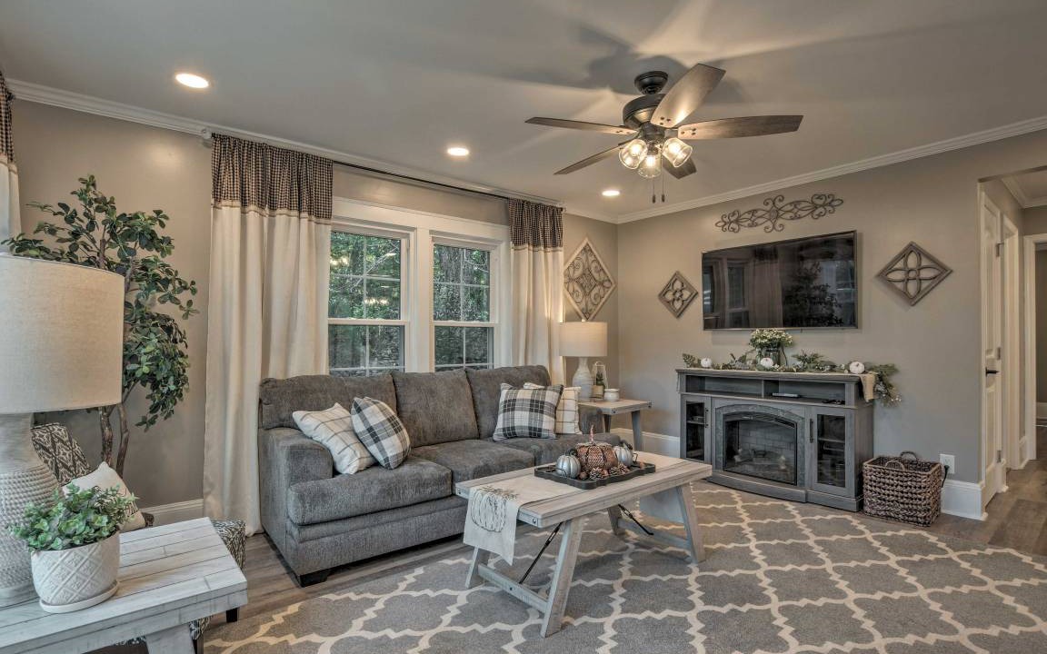 Photo of Livingroom in Cedar Falls