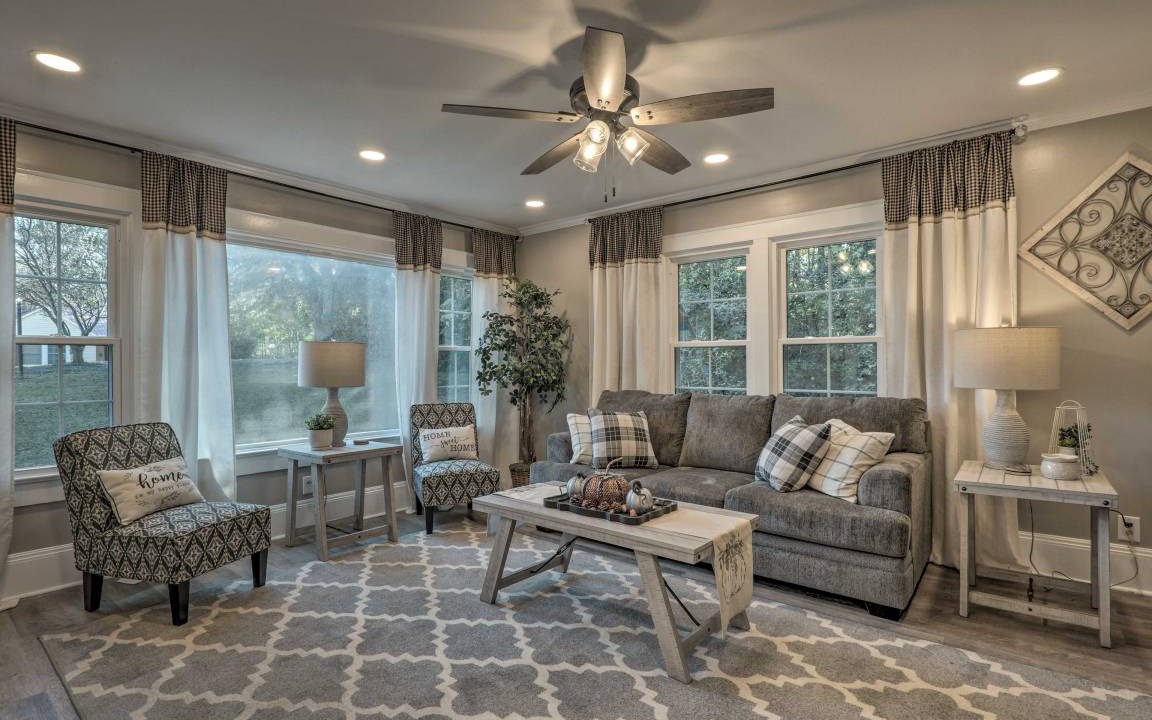 Photo of Livingroom in Cedar Falls