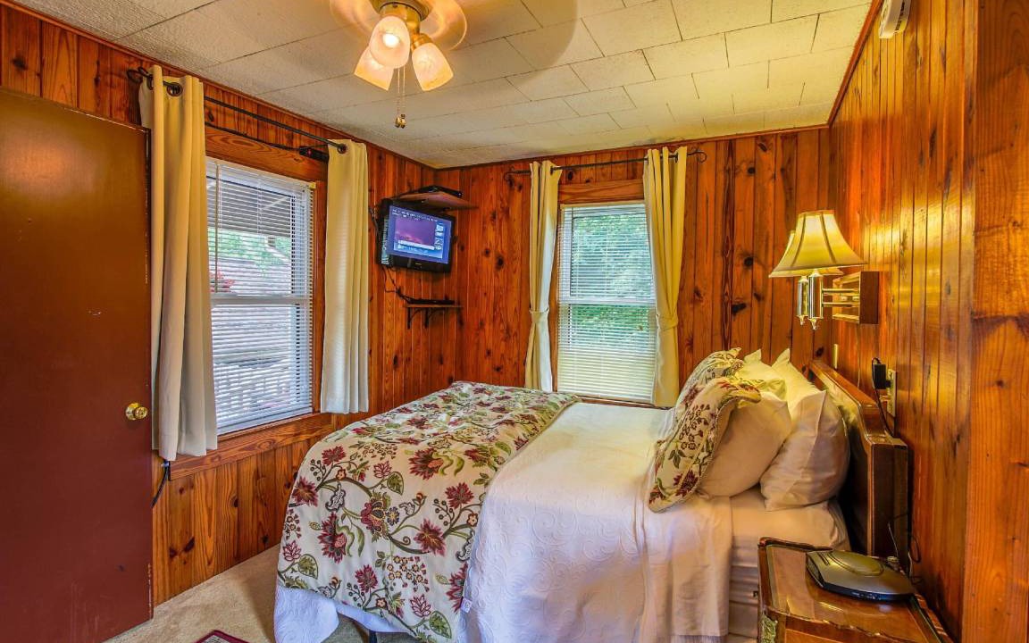 Photo of Bedroom in Blowing Rock