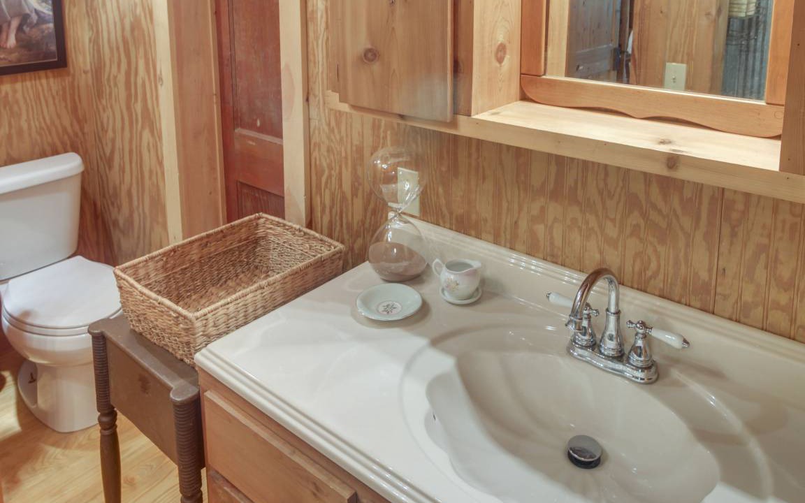 Photo of Bathroom in Lawndale