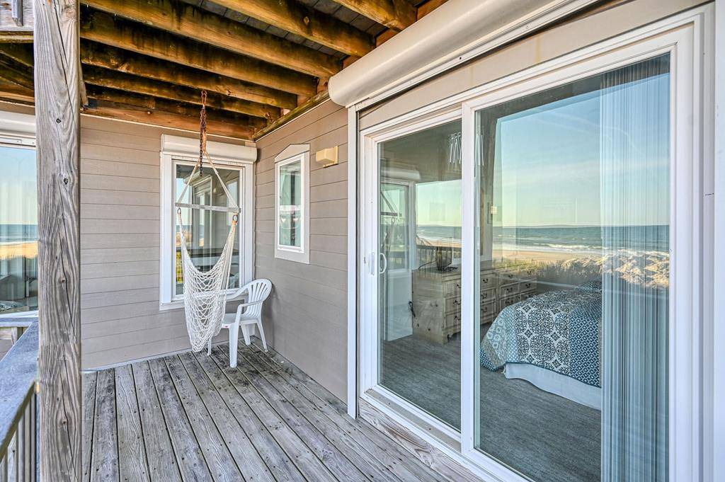Photo of Patio Balcony in Village of Stump Sound