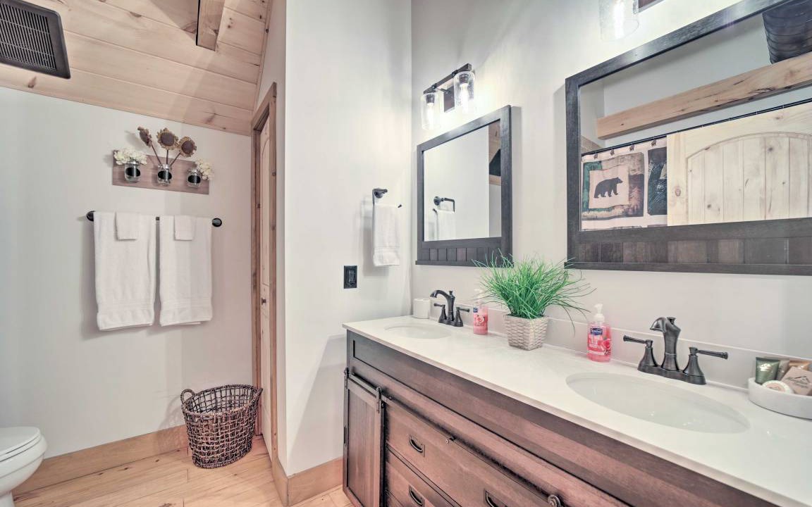 Photo of Bathroom in Maggie Valley