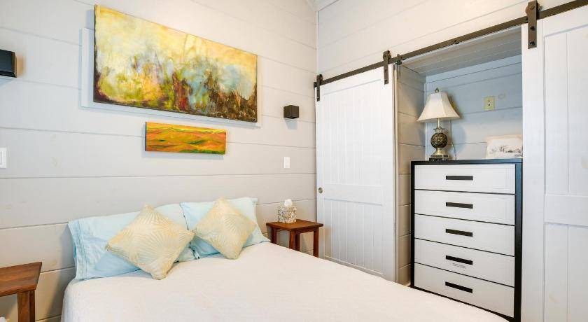 Photo of Bedroom in Upward