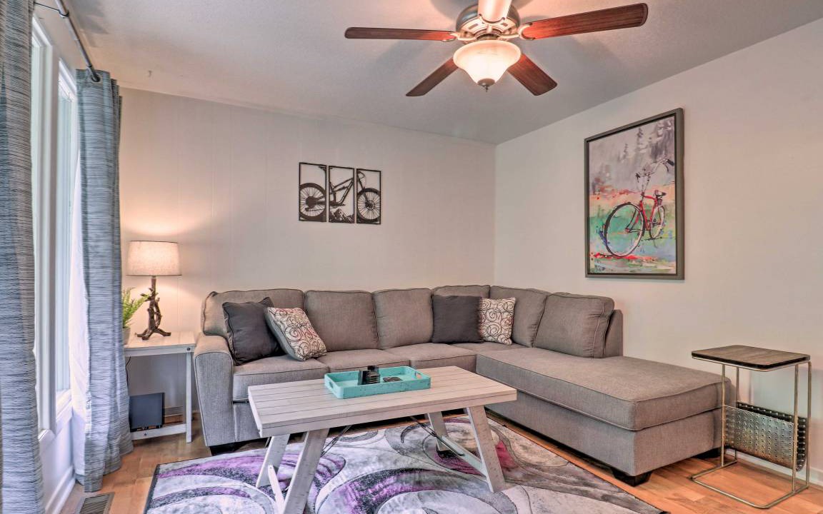Photo of Livingroom in Pisgah Forest