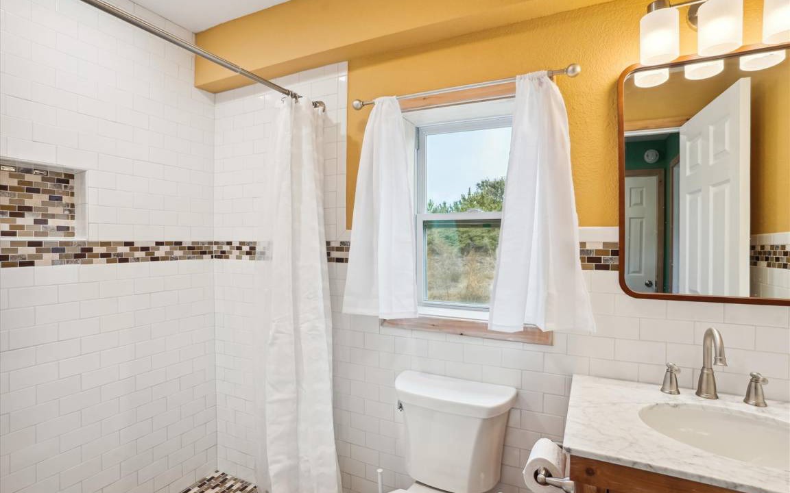 Photo of Bathroom in Whalehead Beach