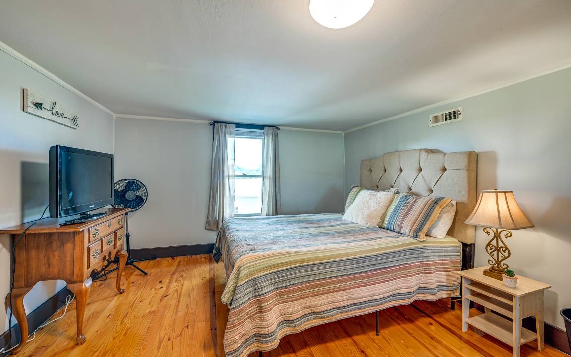Photo of Bedroom in Elkin