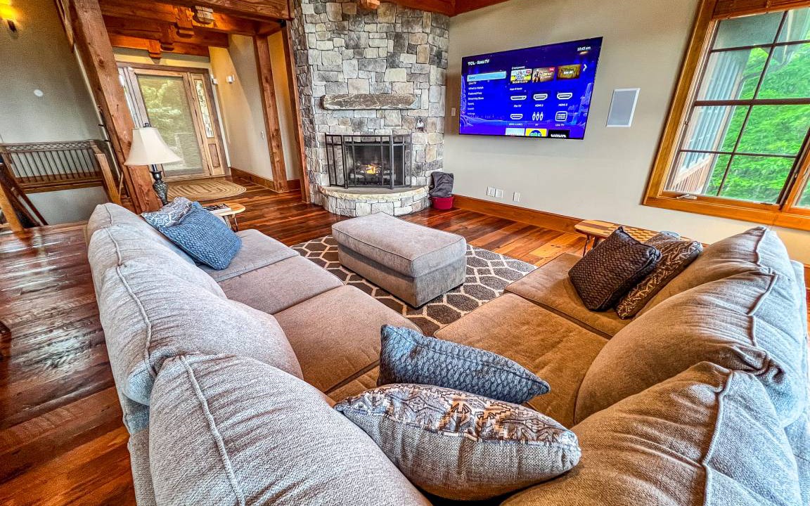 Photo of Livingroom in West Jefferson
