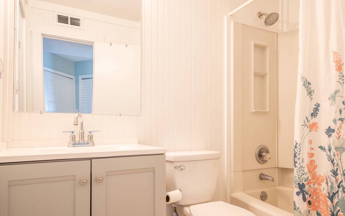 Photo of Bathroom in Wilmington Beach