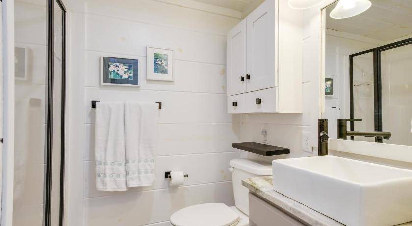 Photo of Bathroom in Upward