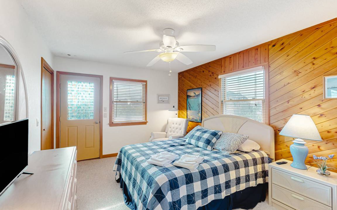 Photo of Bedroom in Waves
