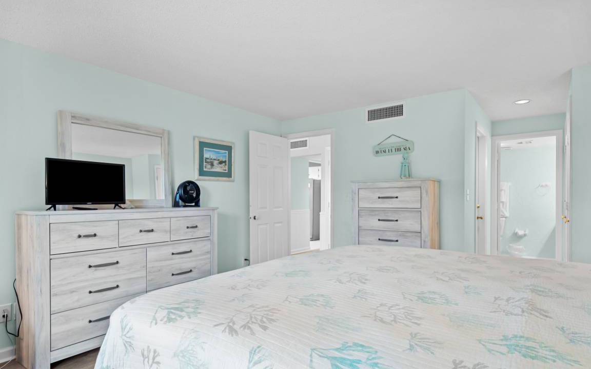 Photo of Bedroom in Pine Knoll Shores