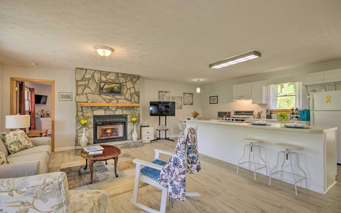Photo of Livingroom in Maggie Valley