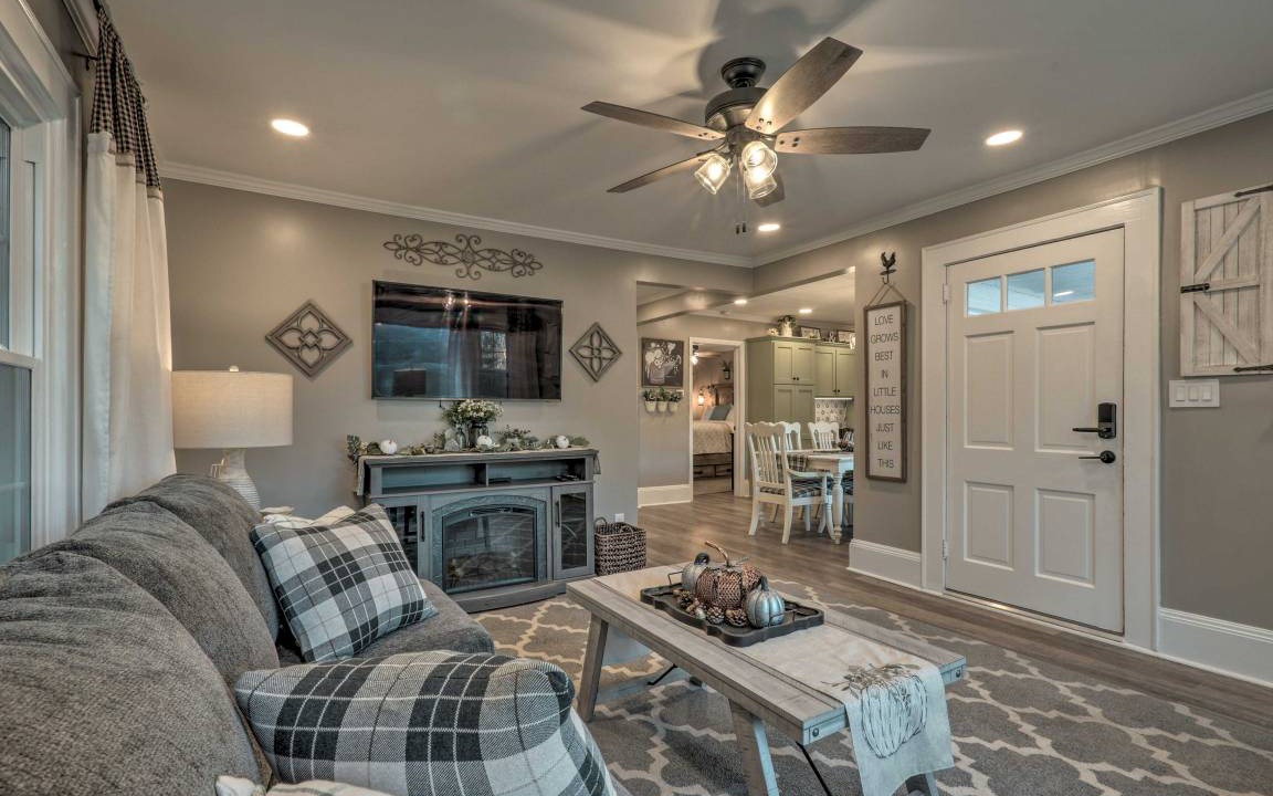 Photo of Livingroom in Cedar Falls