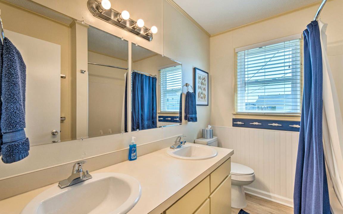Photo of Bathroom in Topsail Beach