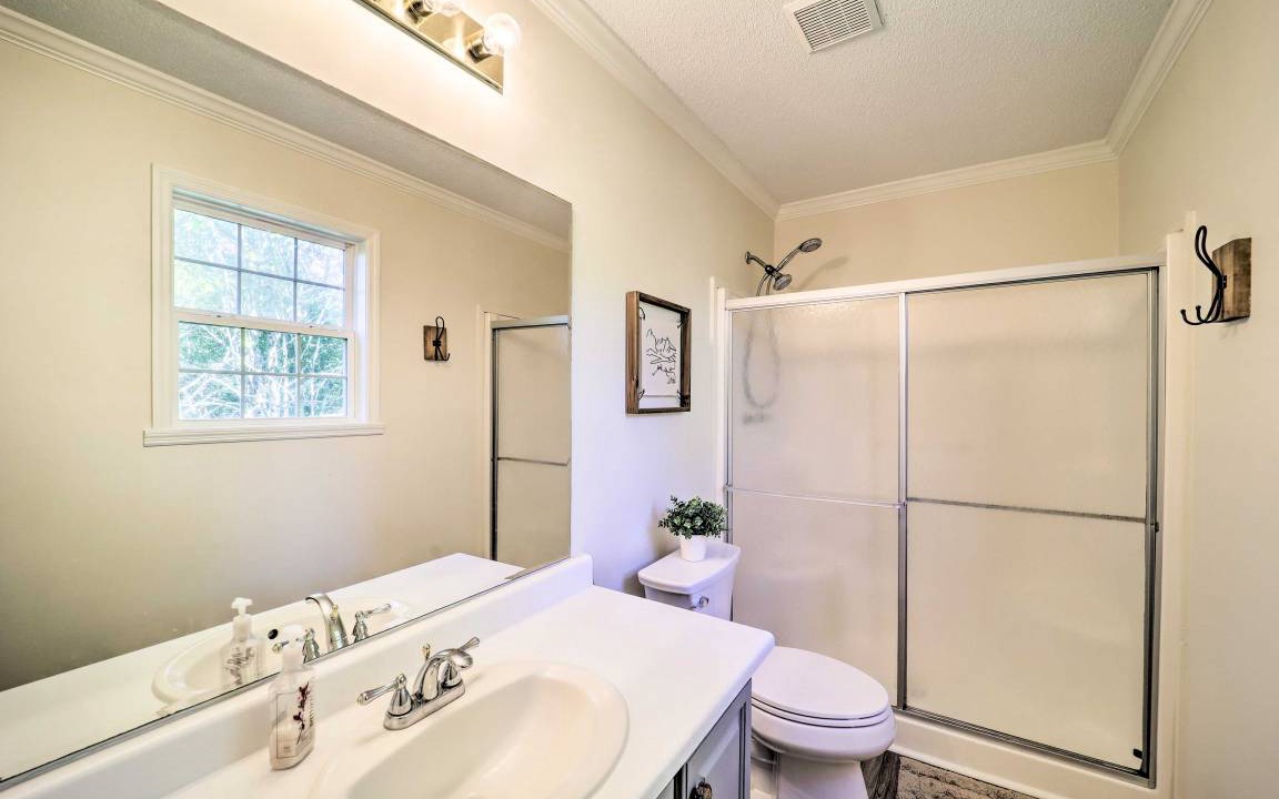 Photo of Bathroom in Newland
