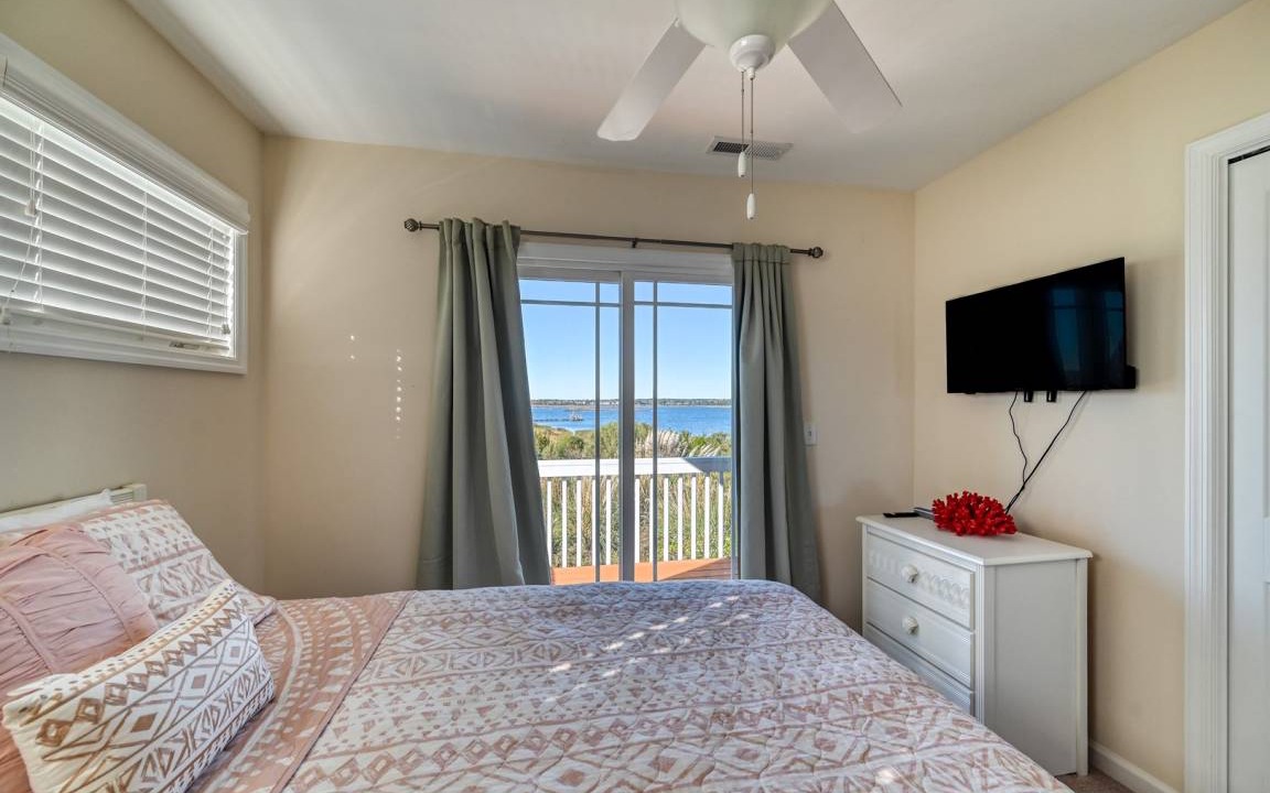 Photo of Bedroom in North Topsail Beach