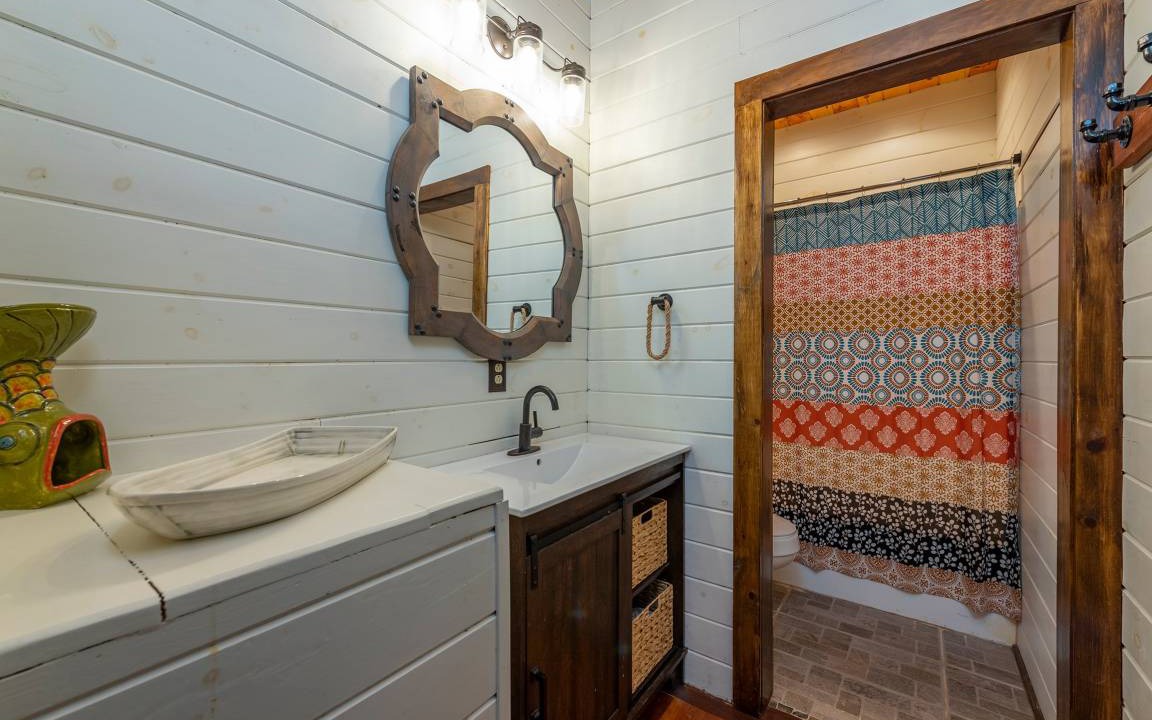 Photo of Bathroom in Nebo