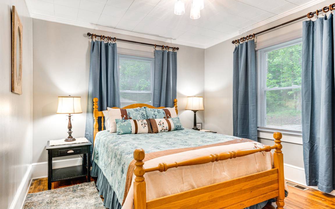 Photo of Bedroom in Forest City