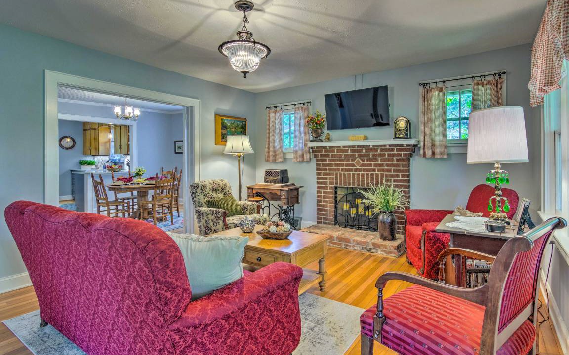 Photo of Livingroom in Mars Hill