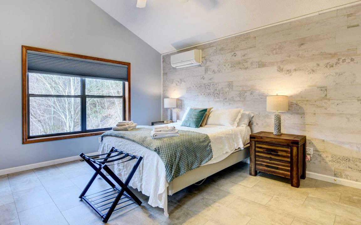 Photo of Bedroom in Maggie Valley