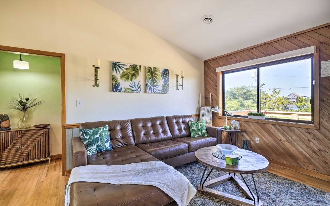 Photo of Livingroom in Avon
