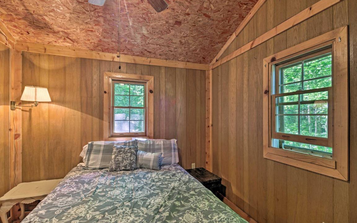 Photo of Bedroom in Barnardsville
