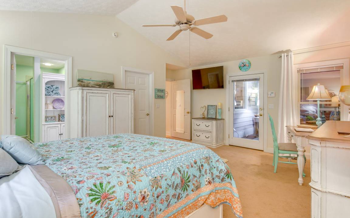 Photo of Bedroom in Hendersonville