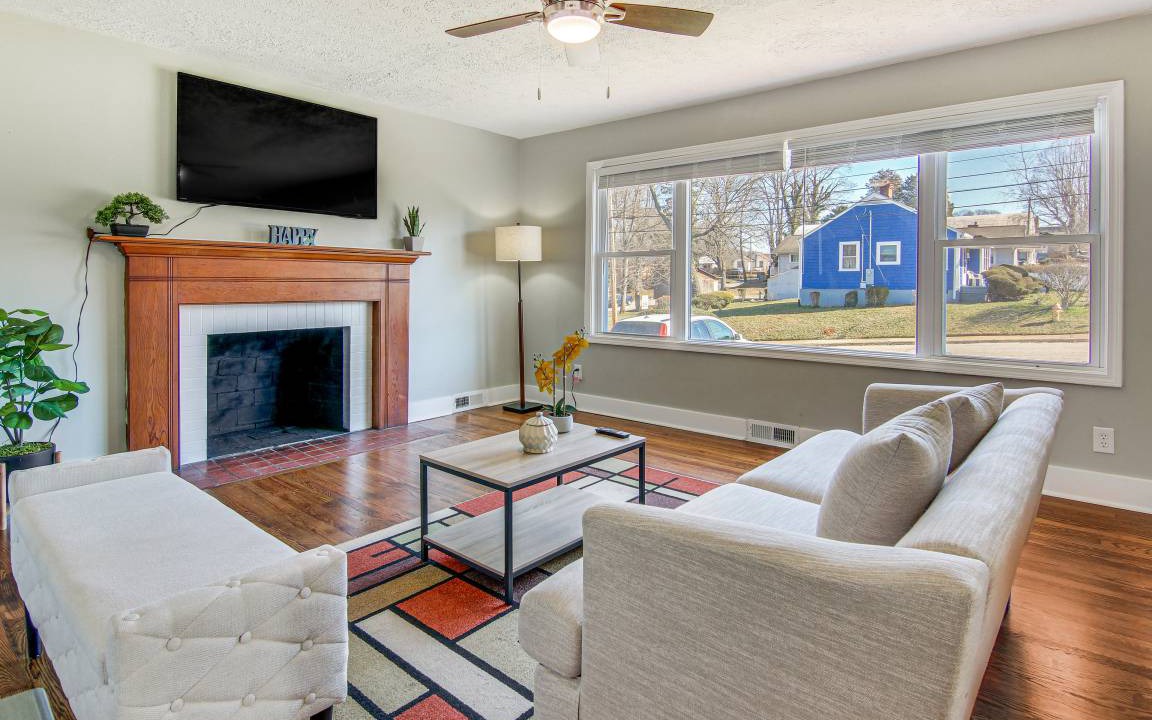Photo of Livingroom in Asheville