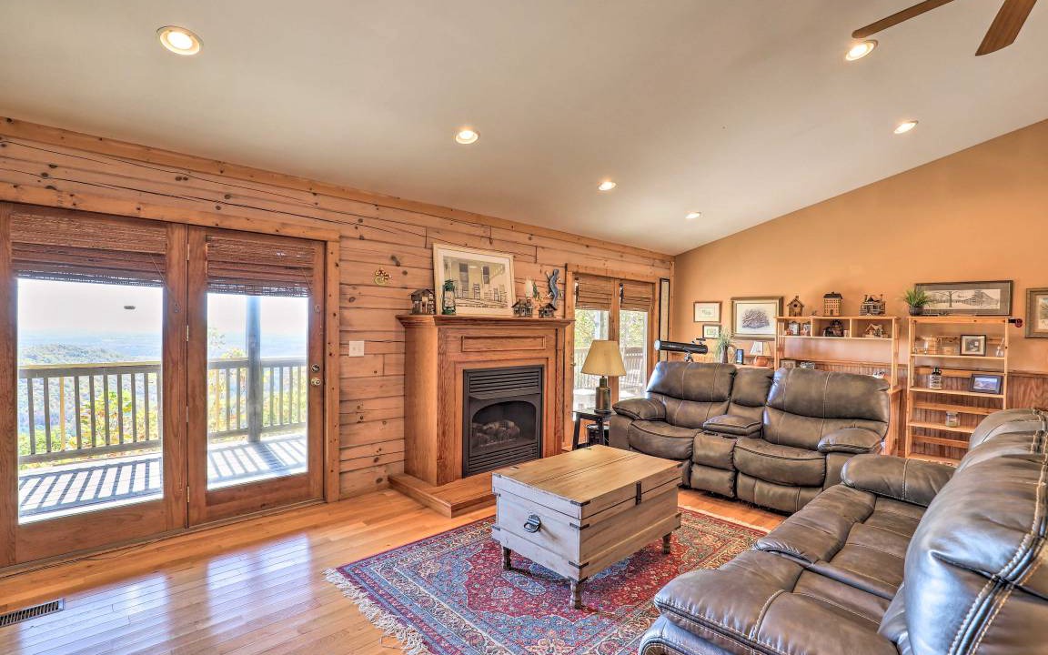 Photo of Livingroom in Bostic