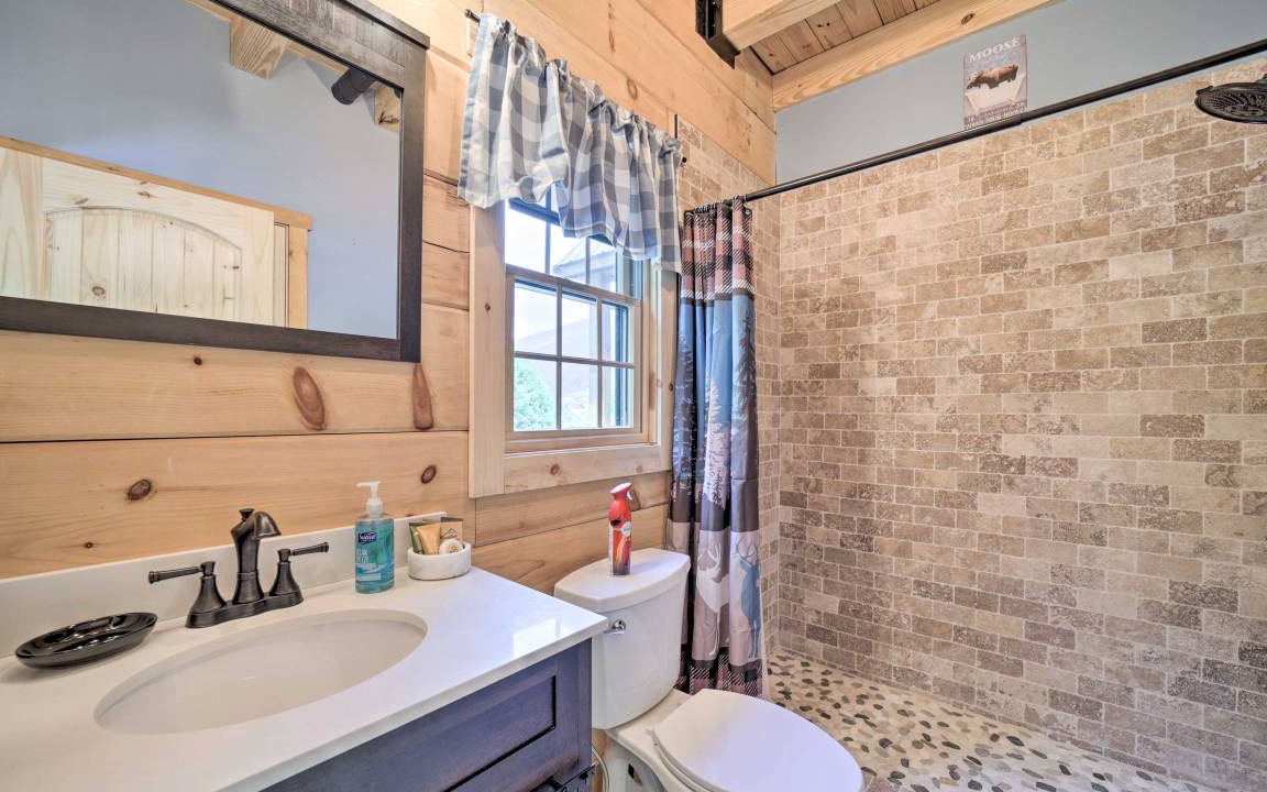 Photo of Bathroom in Maggie Valley