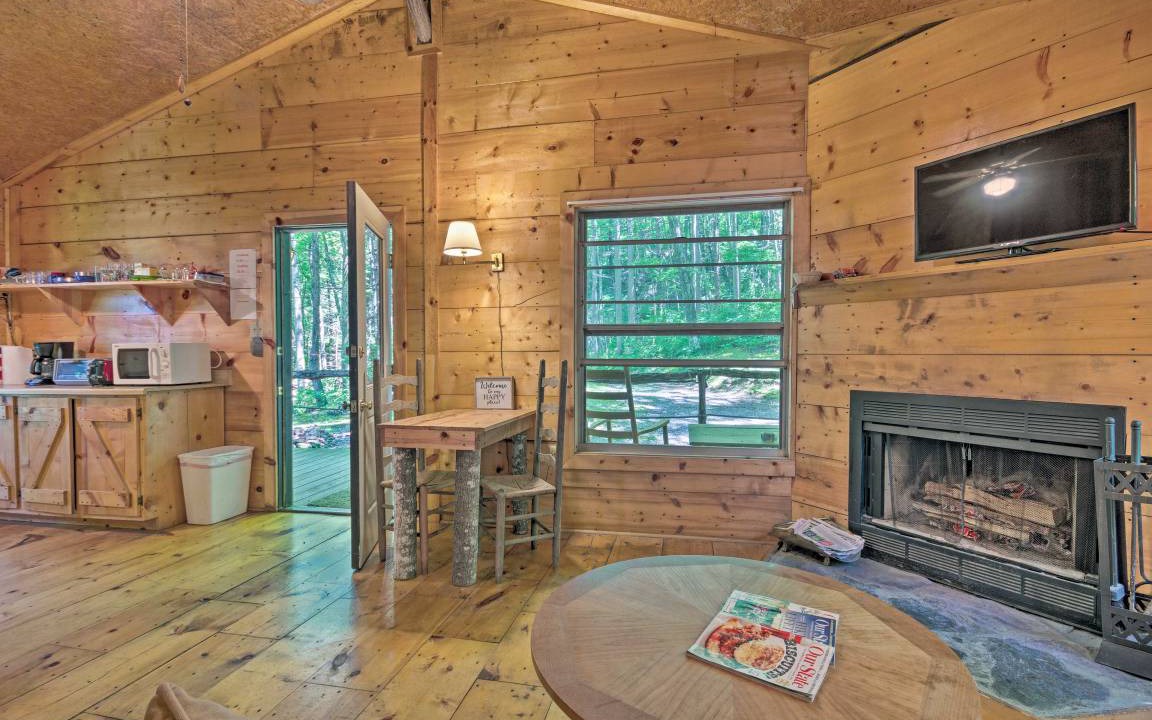 Photo of Livingroom in Barnardsville