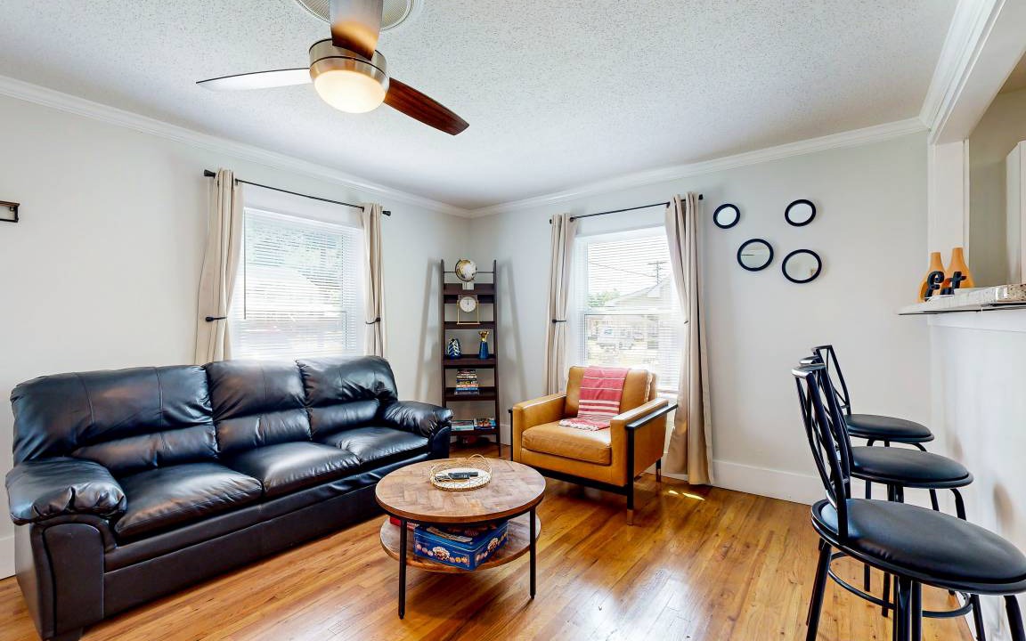 Photo of Livingroom in Burlington