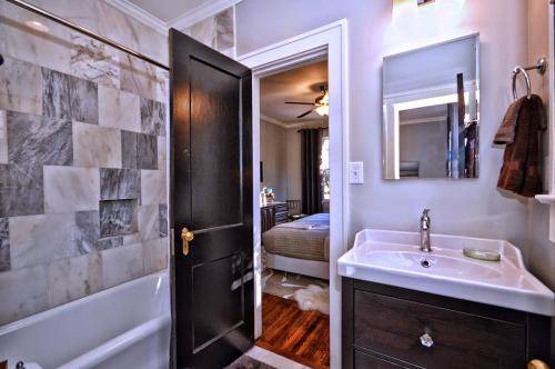 Photo of Bathroom in Cherry