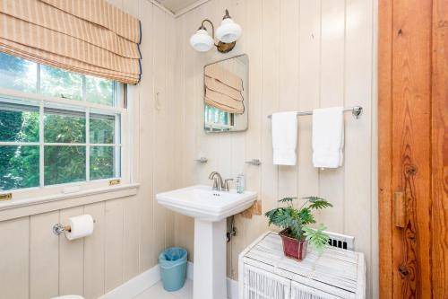 Photo of Bathroom in Laurel Park