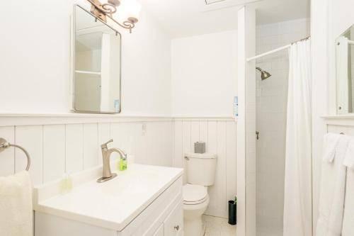 Photo of Bathroom in Laurel Park