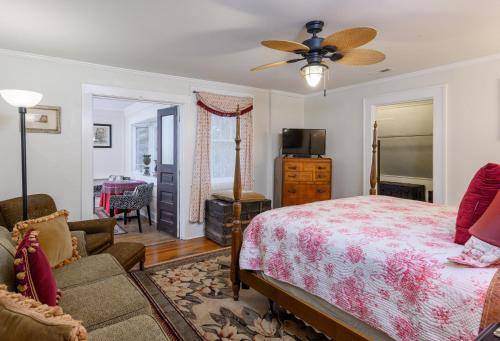 Photo of Bedroom in Asheville