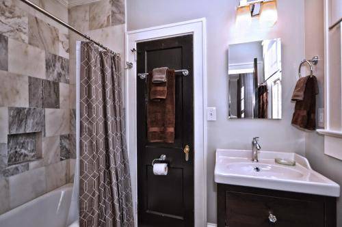 Photo of Bathroom in Cherry