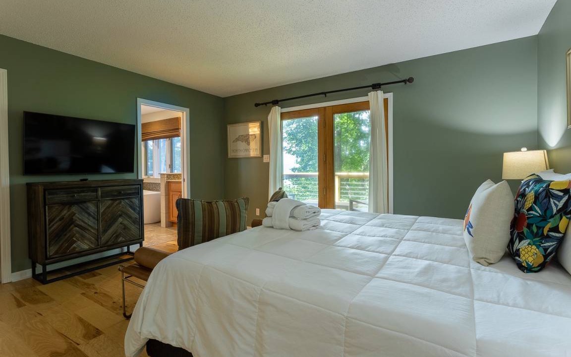 Photo of Bedroom in Royal Pines