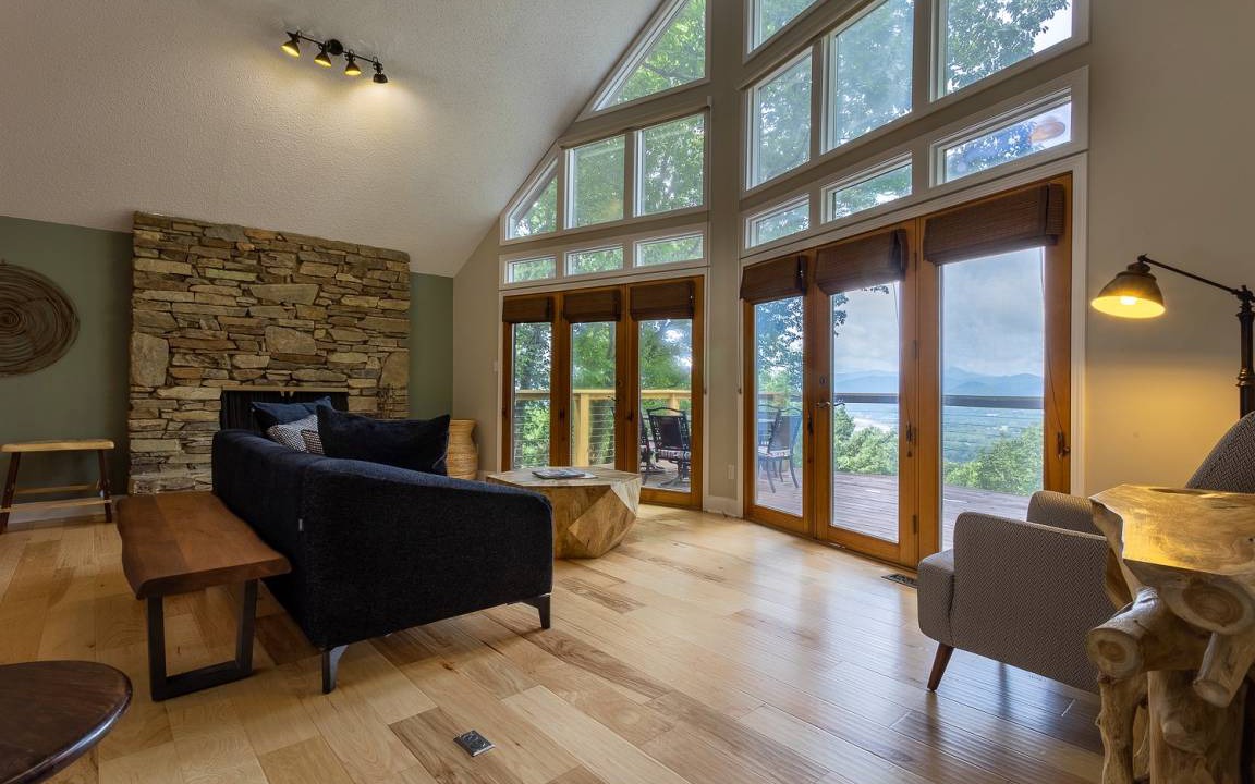 Photo of Livingroom in Royal Pines