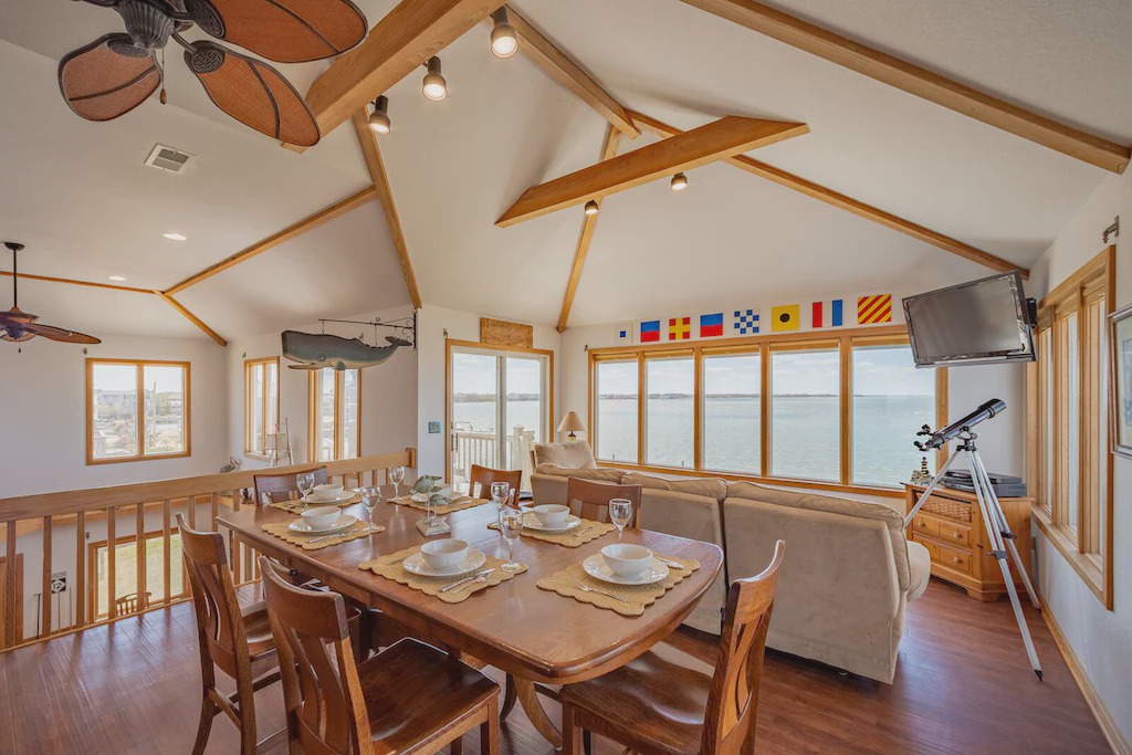 Photo of Livingroom in Brigands' Bay