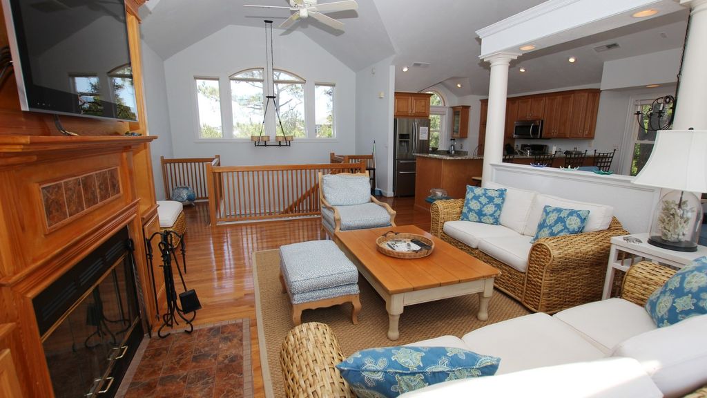 Photo of Livingroom in Monteray Shores